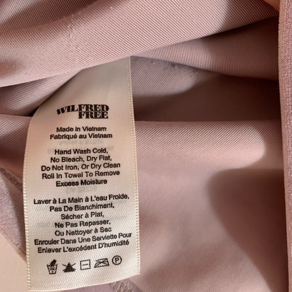 Aritzia Wilfred Free Georgia T shirt Velvet long sleeve crop top - Picture 4 of 4